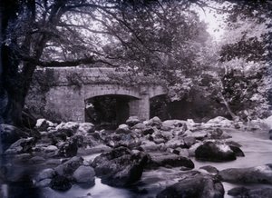 1920 में डेवोन में प्लायमाउथ के पास नदी और पुल। द्वारा अज्ञात