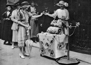 रोज़ डे, लंदन, 1926-1927 द्वारा अज्ञात