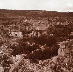 खंडहर, एनिज़ी-ले-चेटो, उत्तरी फ्रांस, c1914-c1918 द्वारा अज्ञात