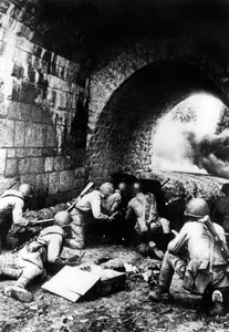1944 में रीगा, लातविया के पास कार्रवाई में रूसी सैनिक द्वारा अज्ञात