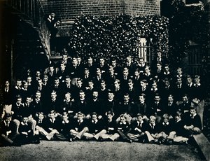 स्कूल हाउस, हैरो, 1887, 1945। द्वारा अज्ञात