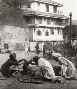 बैल पर जूता मारना, भारत, c1927-c1929 द्वारा अज्ञात