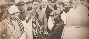 इच्छुक दर्शकों के लिए ड्राइविंग तंत्र दिखाना, c1927, 1935 द्वारा अज्ञात