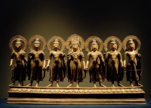 सात बुद्ध - मूर्तिकला, 10 वीं शताब्दी द्वारा अज्ञात