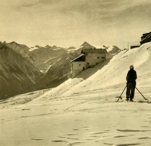स्कीइंगहोते पर स्कीइंग, ऑस्ट्रिया, c1935। द्वारा अज्ञात