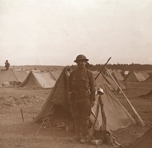 तम्बू, अमेरिकन कैंप, मेलेट, फ्रांस द्वारा खड़ा सैनिक, c1914-c1918। द्वारा अज्ञात
