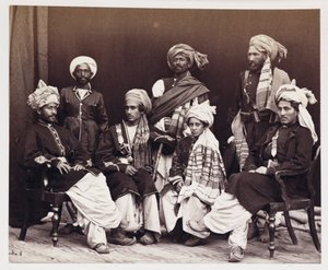 संस ऑफ़ नवरोज़ खान विद अटेंडेंट्स, c 1878 द्वारा अज्ञात