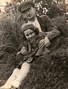 जोसेफ स्टालिंस बेटी स्वेतलाना अलिलुयेवा, यूएसएसआर, 1930 के दशक के साथ सोवियत राजनेता लावेरेंटिया बेरिया द्वारा अज्ञात