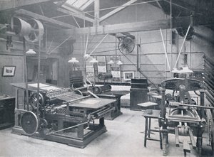 सेंट ब्राइड फाउंडेशन स्कूल। लेटरप्रेस मशीन रूम, 1917 द्वारा अज्ञात