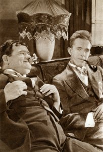 स्टेन लॉरेल और ओलिवर हार्डी, अमेरिकी-आधारित कॉमेडी जोड़ी, 1933 द्वारा अज्ञात