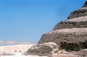 किंग जोसर ज़ोज़र, सक़कारा, मिस्र, तीसरा राजवंश, c2600 ईसा पूर्व के चरण पिरामिड द्वारा अज्ञात