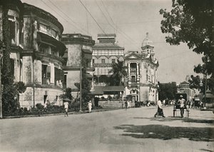 स्ट्रैंड रोड, रंगून। - पोस्ट ऑफिस, इंपीरियल बैंक ऑफ इंडिया। दूरी में कस्टम हाउस, 1900। द्वारा अज्ञात