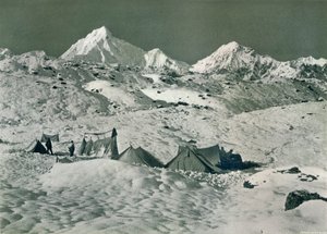 डेगॉन्ग ला के नीचे शिविर, c1903 द्वारा अज्ञात