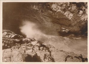 डेविल्स बेलोव्स, केनेंस कोव, 1927 द्वारा अज्ञात