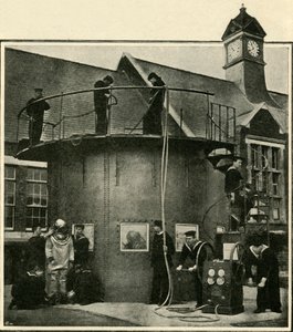 पोर्ट्समाउथ में गोताखोरी टैंक जहां विविधताएं प्रशिक्षित हैं, 1901। द्वारा अज्ञात