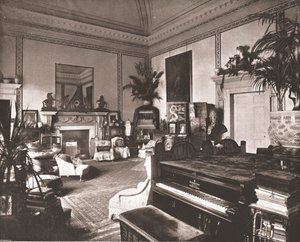 1894 में व्हाइट लॉज, रिचमंड पार्क में ड्राइंग रूम। द्वारा अज्ञात