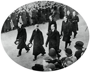 द ड्यूक ऑफ यॉर्क और उनके भाई किंग जॉर्ज बनाम अंतिम संस्कार के जुलूस, 1936, 1937 में द्वारा अज्ञात