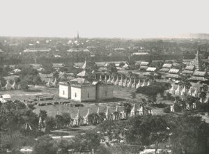 द फोर हंड्रेड एंड फिफ्टी टेम्पल्स, मंडले, बर्मा, 1895। द्वारा अज्ञात