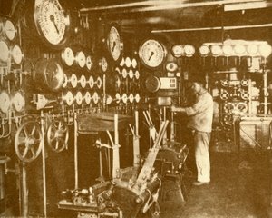 एक्विटनिया का मुख्य इंजन नियंत्रण मंच। c1930। द्वारा अज्ञात