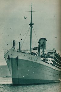 द ग्रेटिटी ऑफ़ द ग्रेट लाइनर - द ओरियन एट एंकर, 1937 द्वारा अज्ञात