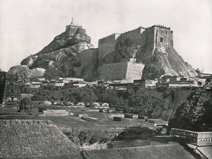 द रॉक, उत्तर, त्रिचिनापल्ली, 1895 से देखा गया। द्वारा अज्ञात