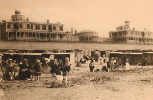रॉयल निवास और एस्प्लेनेड, c1928 द्वारा अज्ञात