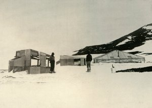 Hut प्वाइंट पर डिस्कवरी अभियान के शीतकालीन क्वार्टर, c1908, 1909। द्वारा अज्ञात
