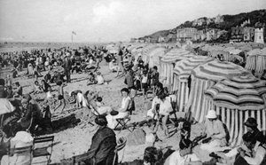 बीच, ट्रॉविल, फ्रांस, c1920s द्वारा अज्ञात
