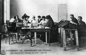 युद्ध के कैदी के कपड़े, चैंप्स-एलीस, पेरिस, प्रथम विश्व युद्ध, 1914-1918 द्वारा अज्ञात