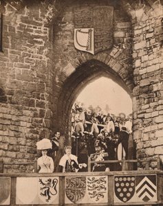 13 जुलाई 1911 1935 को कैर्नार्वन कैसल में वेल्स के राजकुमार का निवेश द्वारा अज्ञात