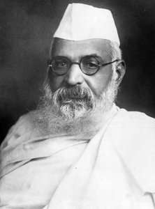 खान बहादुर पटेल (ब्रिटिश साम्राज्य के आदेश और भारतीय साम्राज्य के आदेश) की अंतिम तस्वीर वह भारत में इंस्टीट्यूट पाश्चर के संस्थापकों में से एक थे द्वारा अज्ञात