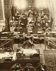 डेल आइरन, या चैम्बर ऑफ डेप्युटी, डबलिन, आयरलैंड, 9 सितंबर 1922, 1935 का उद्घाटन। द्वारा अज्ञात