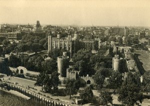 लंदन टावर। दक्षिण से सामान्य दृश्य, c1920। द्वारा अज्ञात