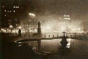 ट्राफलगर स्क्वायर। देख रहे हैं चारिंग क्रॉस। रात, 1928 तक लंदन। द्वारा अज्ञात
