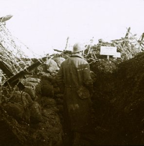 ट्रेंच, कॉर्निल, फ्रांस, c1914-c1918 द्वारा अज्ञात