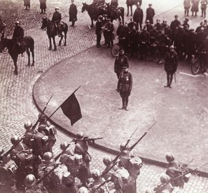 ट्रूप्स मार्चिंग, आचेन, जर्मनी, c1914-c1918 द्वारा अज्ञात