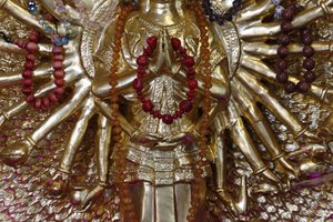 तू एक बौद्ध मंदिर। क्वान एम बोधिसत्व करुणा या दया की देवी, सेंट-पियरे-एन-फौसिग्नी, फ्रांस द्वारा अज्ञात