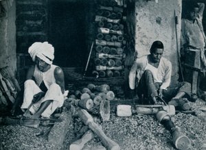 मोड़ लकड़ी के बिस्तर पैर, c1942 द्वारा अज्ञात