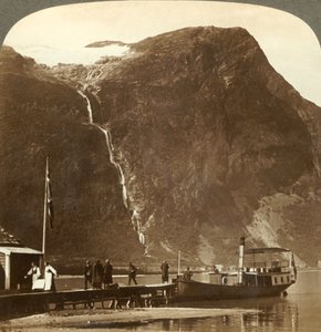 नेसडल, नॉर्वे से c1905 - लेक लीन में रवनेफजेल्ड ग्लेशियर से यूटिगार्ड्स फॉल्स। द्वारा अज्ञात