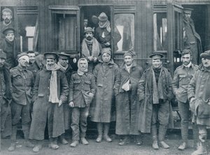 एक बेस अस्पताल, C1914 के रास्ते में घायल अंग्रेजी सैनिक द्वारा अज्ञात