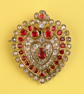प्राचीन दिल के आकार का ब्रोच (हीरा और माणिक) द्वारा अज्ञात अज्ञात