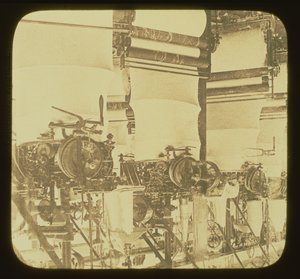 वोल्सी ऊनी फैक्टरी, लीसेस्टरशायर, c.1850 में काम पर बुनाई मशीनें द्वारा अज्ञात अज्ञात