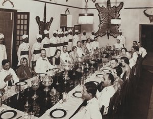 एक रेजिमेंटल डिनर द्वारा अज्ञात