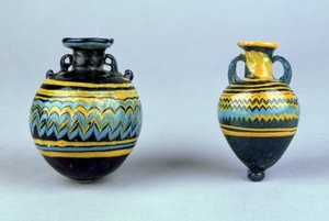 एम्फ़ोरा, शायद देर से हेलेनिस्टिक, c.2nd-1st सदी ईसा पूर्व (रंगीन कांच) द्वारा अज्ञात
