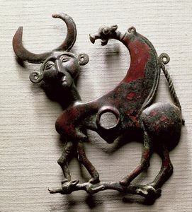 लुरिस्तान, पश्चिमी ईरान से, मानव-सिर वाले जानवर के रूप में घोड़े के टुकड़े का गाल का टुकड़ा, c.800-700 ईसा पूर्व (कांस्य) द्वारा अज्ञात