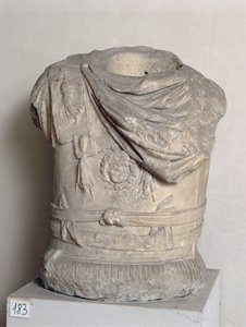 कुइरास, रोमन (संगमरमर) द्वारा अज्ञात