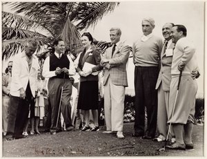 एडवर्ड, ड्यूक ऑफ विंडसर (1894-1972) और वालिस, डचेस ऑफ विंडसर (1896-1986) नासाउ में एक गोल्फ टूर्नामेंट में द्वारा अज्ञात