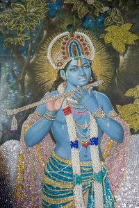 हिंदू धर्म; बांसुरी के साथ भगवान कृष्ण की पेंटिंग; दुर्गियाना मंदिर विष्णु मंदिर; अमृतसर; पंजाब; इंडिया; दक्षिण एशिया; एशिया द्वारा अज्ञात