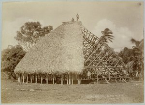 समोआ में हाउस बिल्डिंग, c.1875 (सीपिया फोटो) द्वारा अज्ञात