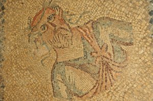 लीबिया, दाढ़ी और माल्यार्पण के साथ बूढ़े आदमी का रोमन मोज़ेक mosaic द्वारा अज्ञात